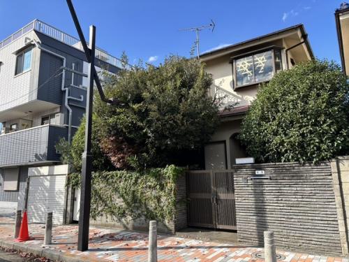 JR常磐線「金町」駅徒歩11分。京成金町線「京成金町」駅徒歩10分。 JR常磐線「金町」駅徒歩11分。京成金町線「京成金町」駅徒歩10分。