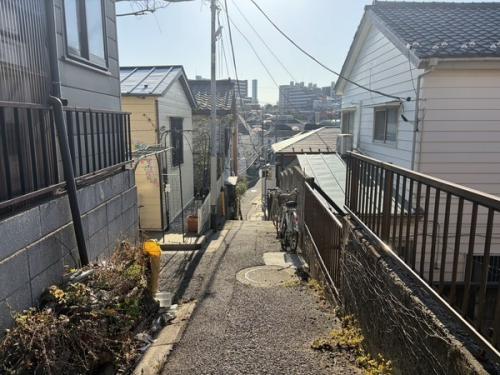 北西側前面道路