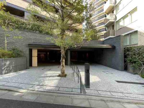 マンション敷地出入口