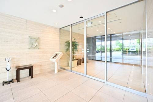 the East エントランス