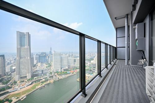 壁部分が透明なため、室内からもみなとみらいエリアの眺望を楽しむことができます