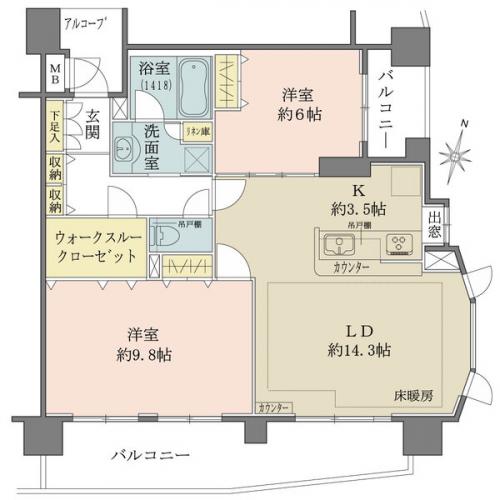 広々としたリビングは開放感があり、家族がゆったりとくつろげる空間になっています。