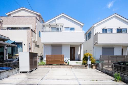 陽当たり良好なファミリー向け4LDKスタイリッシュな外観デザインが魅力