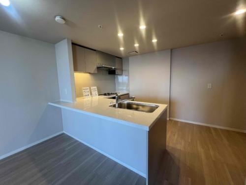 使い勝手のいいL字型のキッチンとなっております。