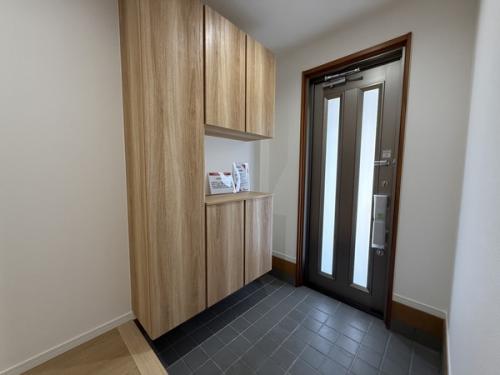 玄関ドア・玄関収納（新規交換）