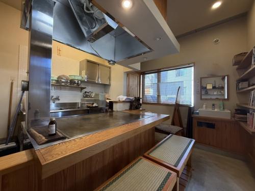 鉄板ダイニングスペース