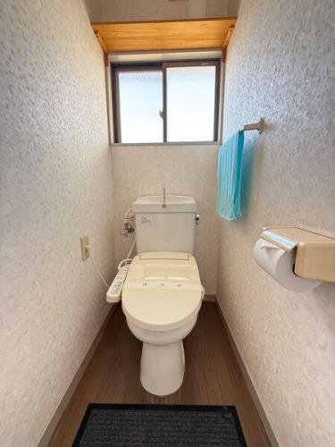 1階トイレ写真です。2025年6月リフォーム済み。
