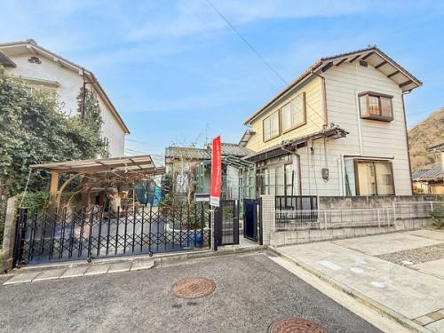 現地土地写真です。建物は解体して更地の状態でお引渡しを行います。