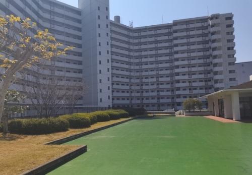 マンション敷地内「踊り場」