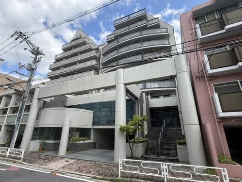 現地外観写真です。二葉の里歴史の散歩道に面しています。