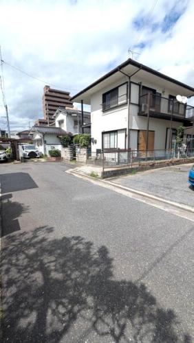 南西より撮影。西側前面道路幅員約4.1m。 南西より撮影。西側前面道路幅員約4.1m。