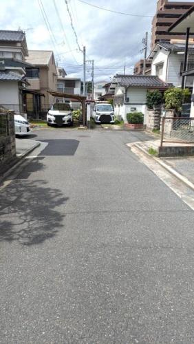 西側前面道路。幅員約4.1m。 西側前面道路。幅員約4.1m。