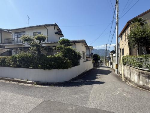 南側道路から、撮影した現地土地写真です。 南側道路から、撮影した現地土地写真です。