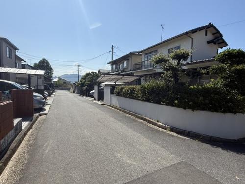 南側道路から、撮影した現地土地写真です。 南側道路から、撮影した現地土地写真です。
