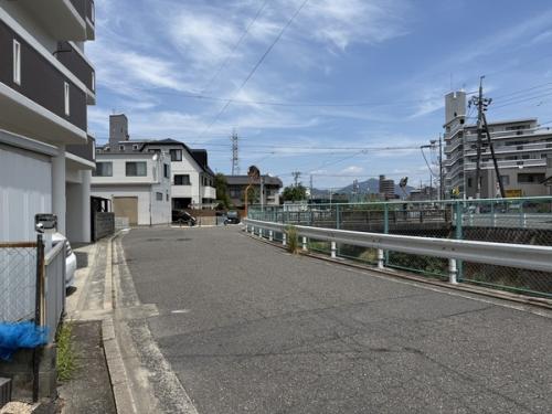 前面道路の幅員はゆとりがあります。