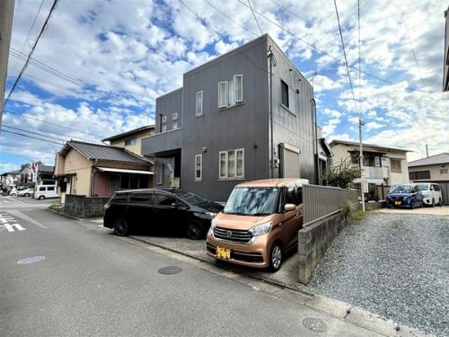 東側隣地は通路により採光が確保出来ます。