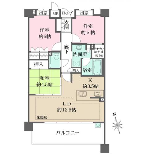 南向きバルコニーに面するLDKは約16帖。LD部分は床暖房付き。