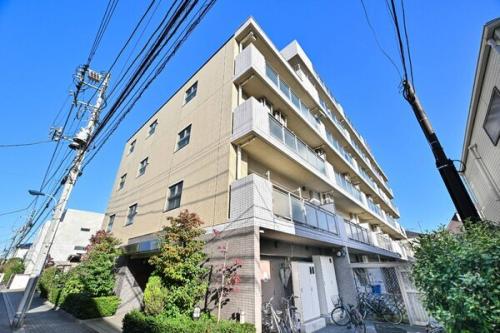 現地外観写真（エントランス側）