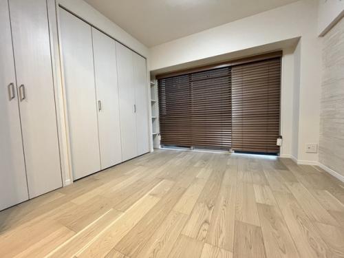 リビング側からの洋室の様子です。