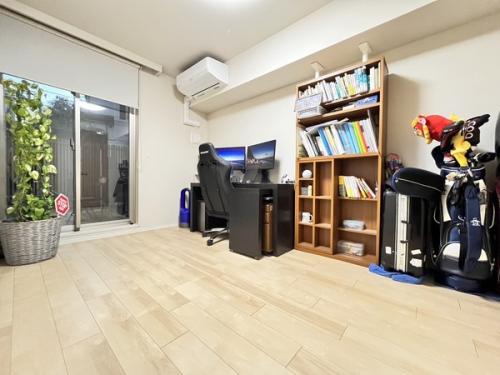 約6.5帖洋室の様子です。アウトフレーム工法のため、デッドスペースが少ないです。