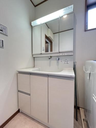 三面鏡裏収納付き洗面化粧台