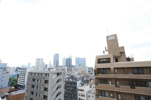 バルコニーからは名古屋駅の高層ビル群も見渡せます。