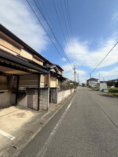 前面道路含む現地写真。