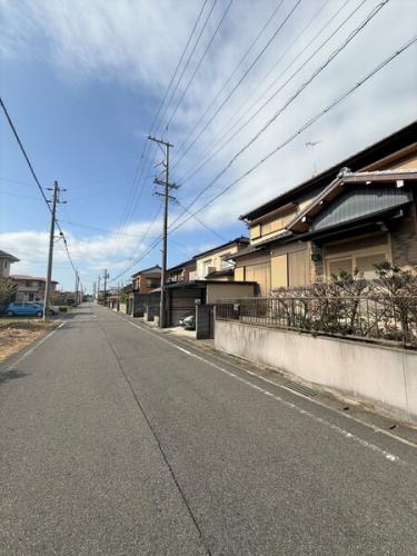 前面道路含む現地写真。