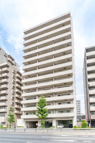 三菱地所株式会社が分譲した総戸数76戸、地下1階地上14階建てのマンション外観