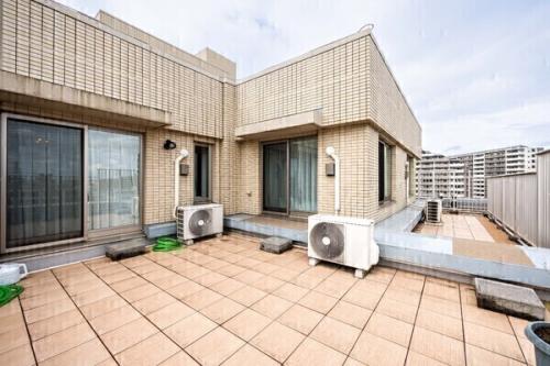 リビングダイニングの横に専用のルーフバルコニーが付いています。