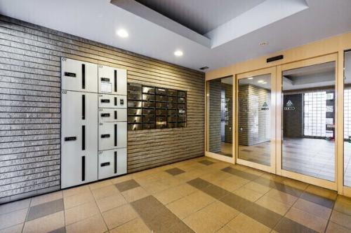 オートロック付きのエントランス、宅配ボックスもございます。