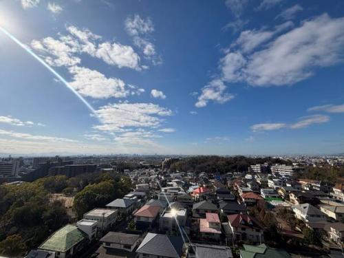 前面に遮る建物が無く、開放感のある眺望です。（2026年02月撮影）