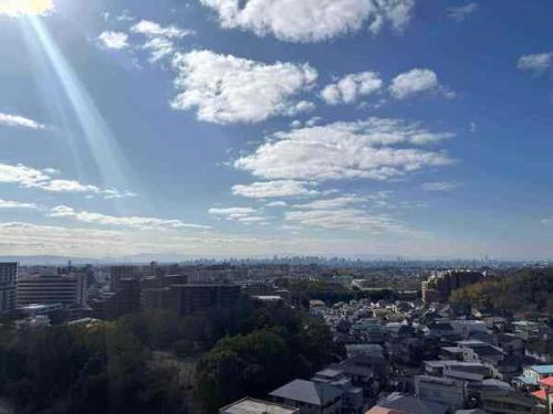 前面に遮る建物が無く、開放感のある眺望です。（2026年02月撮影）