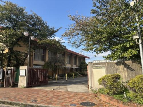 京都市立日野小学校／約280m