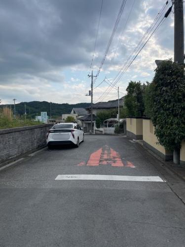 現地前面道路(北東側) 現地前面道路(北東側)