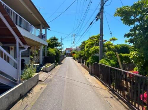 前面道路含む外観