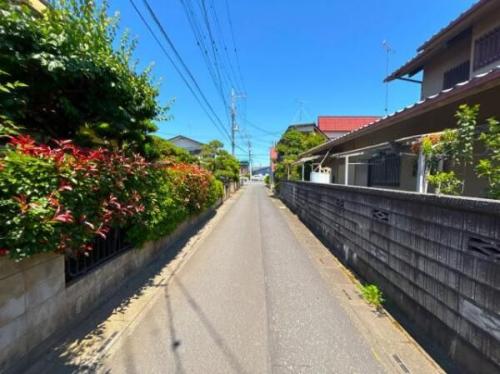 前面道路含む外観