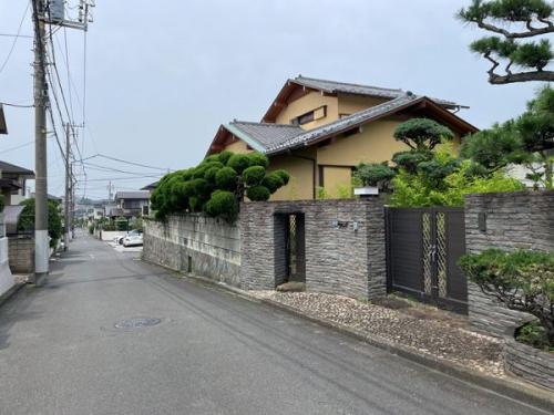 前面道路含む外観