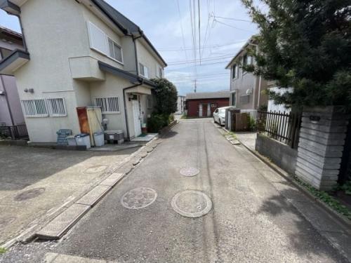 前面道路含む外観
