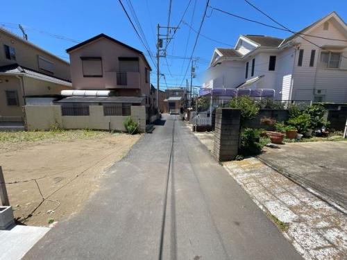 前面道路含む外観 前面道路含む外観