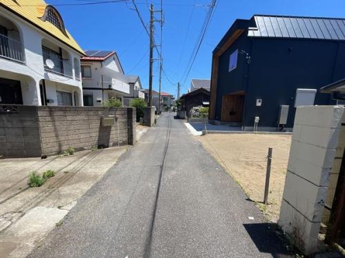 前面道路含む外観 前面道路含む外観