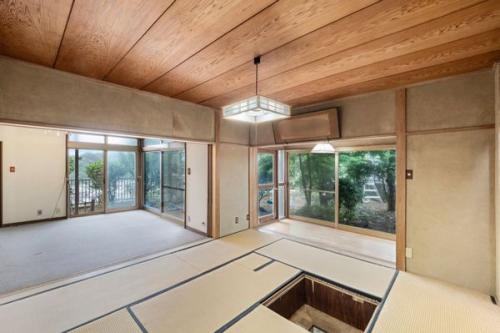 家具・調度品は価格に含まれません。