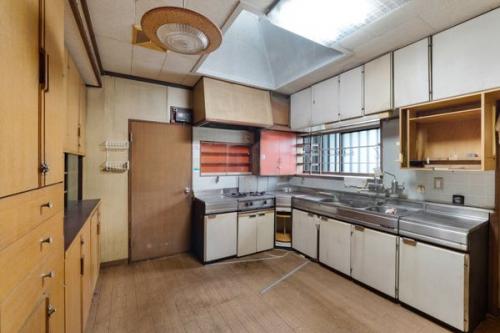 家具・調度品は価格に含まれません。