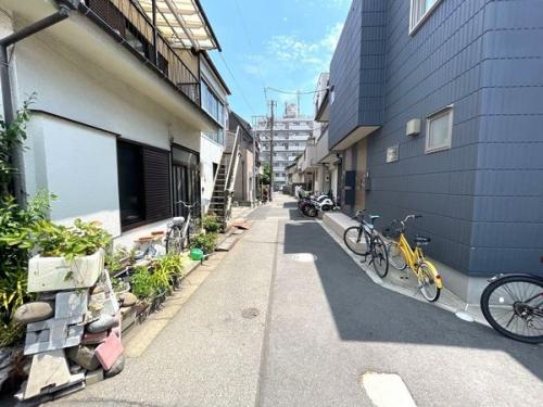 前面道路含む外観