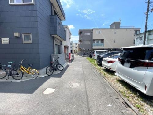 前面道路含む外観