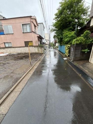 前面道路含む外観