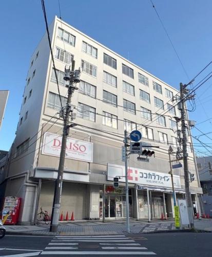 ココカラファイン逗子店 約260m