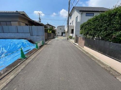 前面道路含む外観
