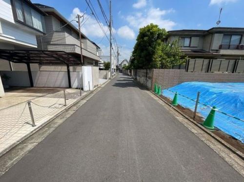 前面道路含む外観