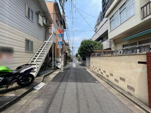 前面道路含む外観